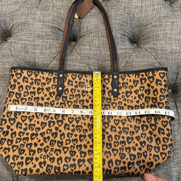Coach Bag Reversible Leopard City Tote Bag - Picture 16 of 17